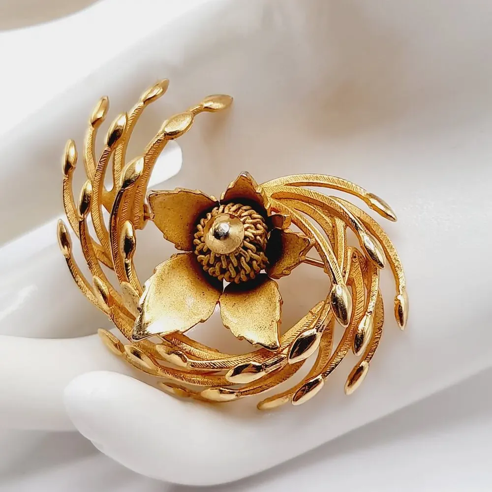 Vintage Gold Tone Floral Brooch, Layered Flower Pin, Mid-Century Jewelry 2